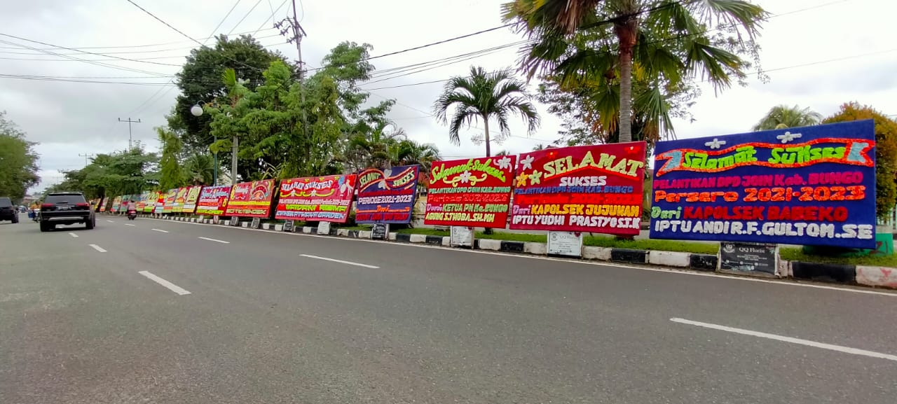 Woow Luarbiasa..Jelang Pelantikan DPD JOIN Bungo Dibanjiri Papan Bunga Ucapan
