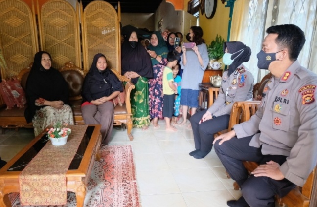 Sempat Viral,Hadang Balap Liar Emak-emak di Bungo Ini Dapat Penghargaan Dari Kapolres Bungo