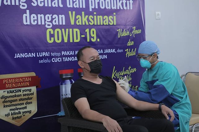 Bupati & Wabup Jalani Vaksinasi Covid-19 Pertama Di Tebo