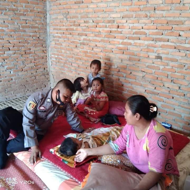 Tingginya Rasa Kepedulian Terhadap Sesama,Brigpol Maidani Datangi Rumah Bocah Penderita Hidrocepalus