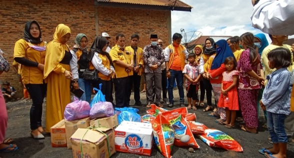 Kunjungi Korban Musibah Kebakaran,Keluarga Besar Partai Hanura Bungo Beri Bantuan Paket Sembako