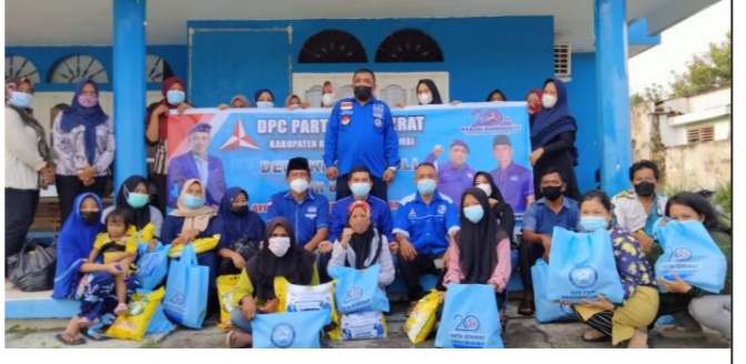 Peringati HUT Partai Ke-20,DPC Partai Demokrat Bungo Bagikan Ratusan Paket Sembako