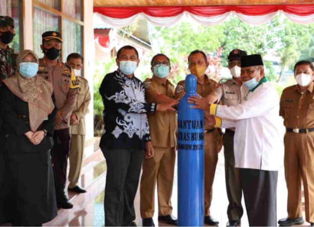 BAZNAS Bungo Serahkan Bantuan Oksigen Kepada Pemerintah Kabupaten Bungo