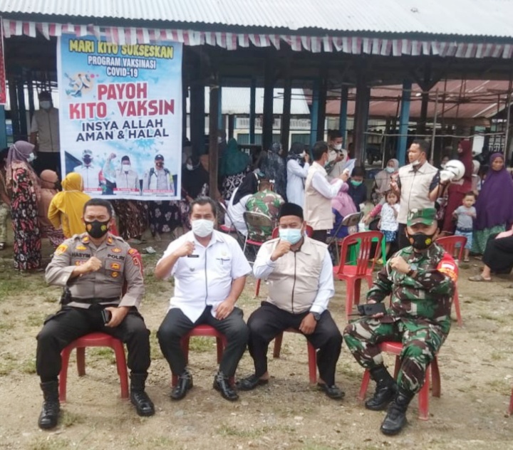 Warga Bedaro Sambut Antusias Vaksinasi Covid-19 di Los Pasar Dusun Bedaro