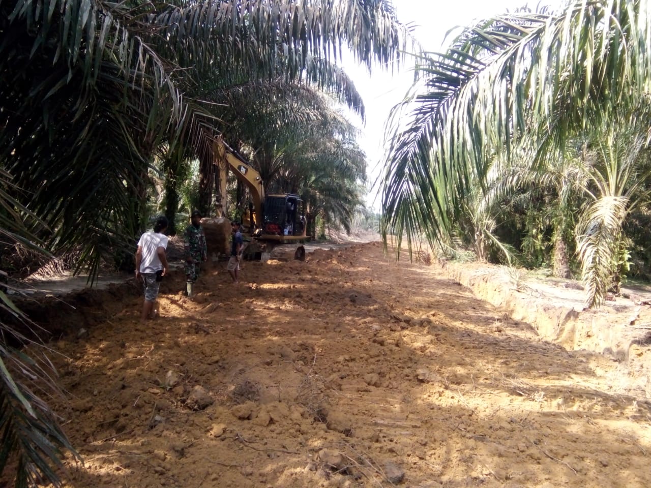Satgas TMMD Buat Parit Pada Akses Jalan 10,2 KM