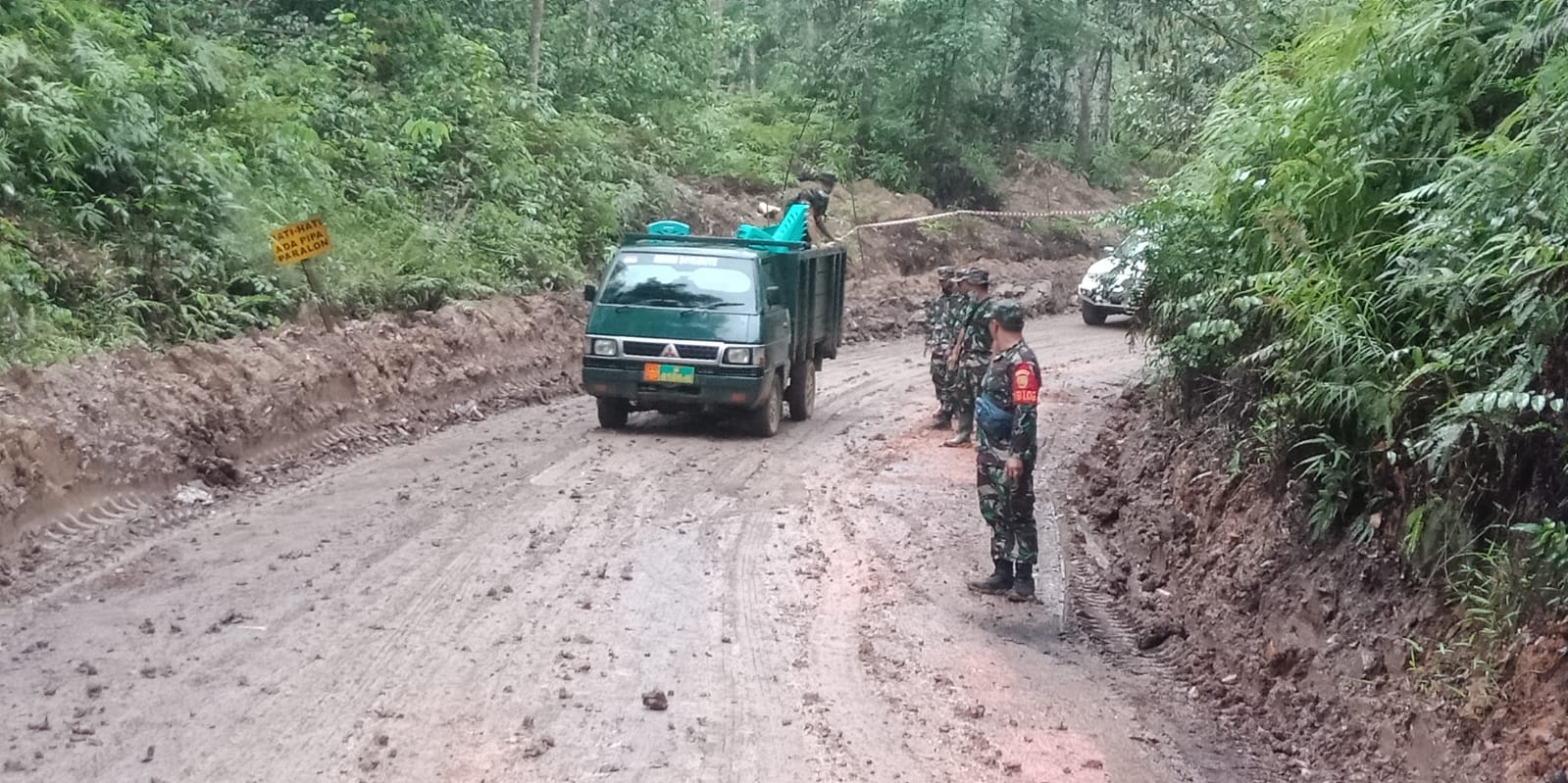 Demi Rakyat Satgas TMMD Rela Main Lumpur dan Debu