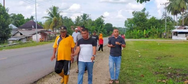 Polisi Dermawan Brigpol Maidani Sumbangkan Bantuan Material Untuk Pembangunan Surau Al-Ikhlas di Dusun Perenti Luweh