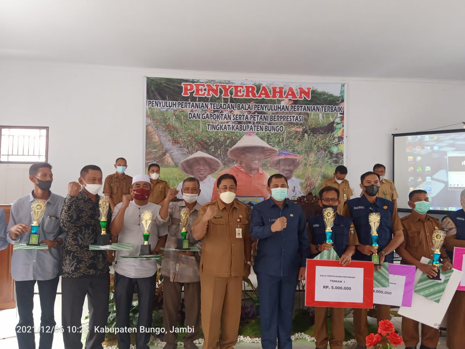 Wujud Apresiasi,Dinas TPH-Bun Bungo Beri Penghargaan Kepada Penyuluh Pertanian Teladan,BPP,Gapoktan,Serta Petani Berprestasi
