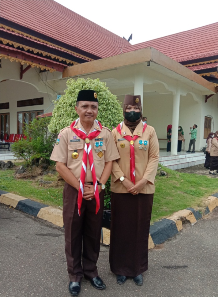 Camat Jujuhan Beserta Istri Raih Penghargaan Pancawarsa Tahun 2021