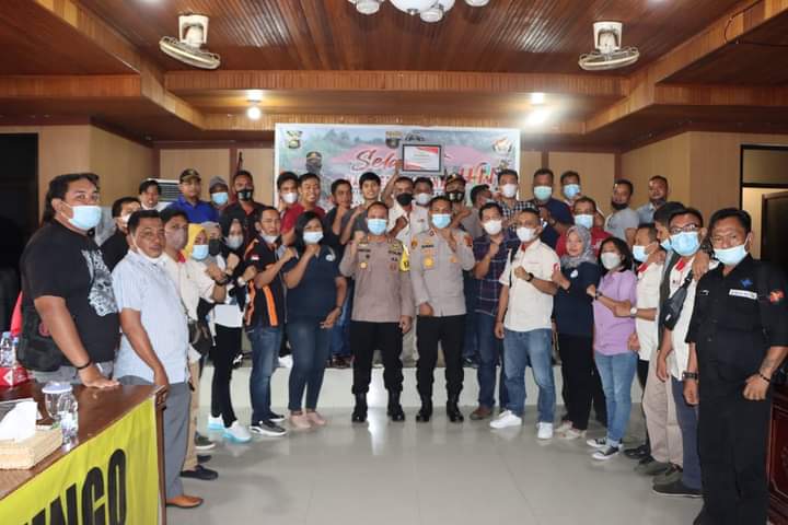 Kapolres Bungo Rayakan HPN Bersama Insan Pers dan Beri Penghargaan Kepada Organisasi Pers