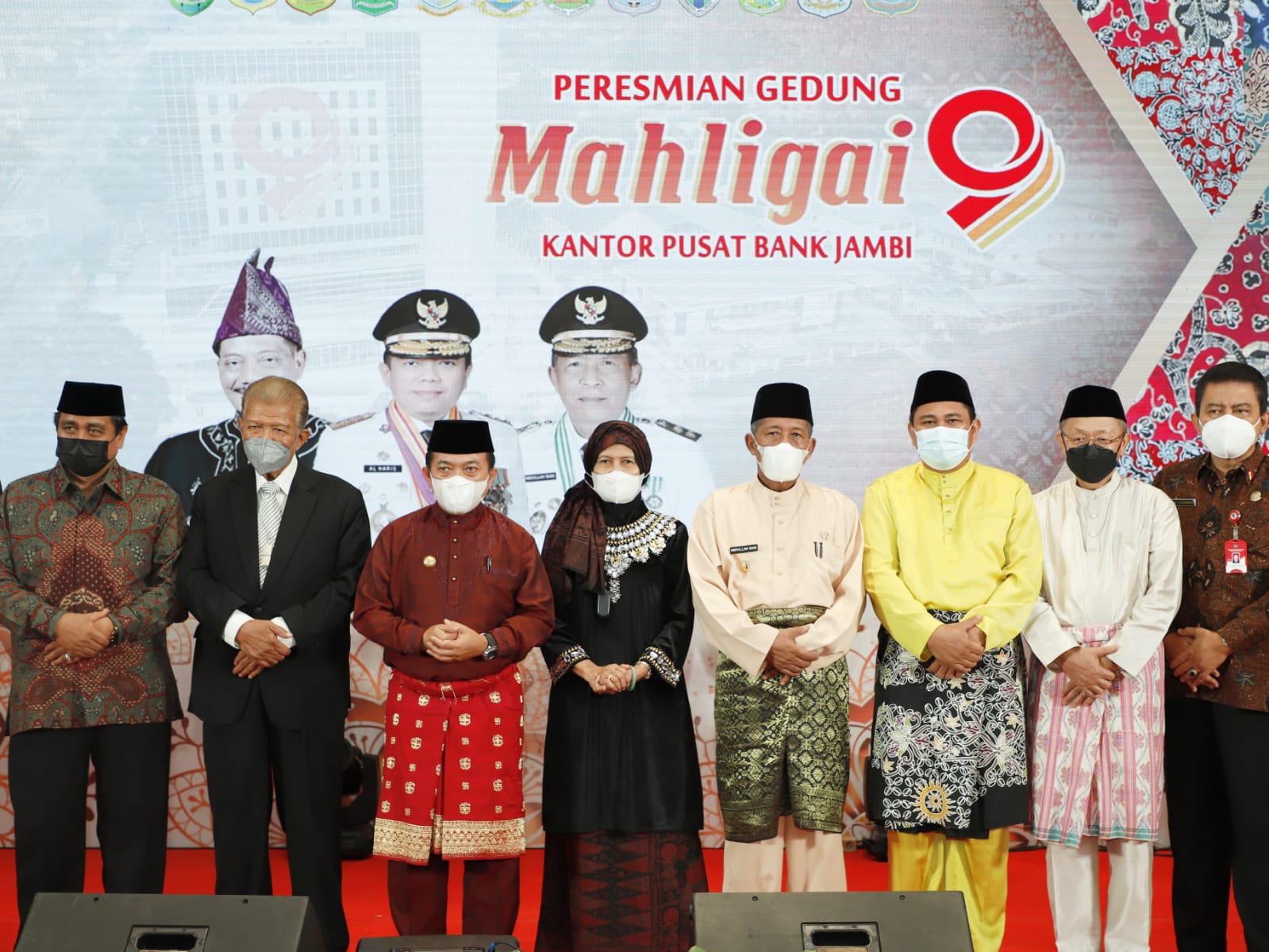 Ikut Tabuh Gendang dan Salawatan Bupati Bungo Turut Hadir Saat Peresmian Gedung Mahligai 9 Bank Jambi
