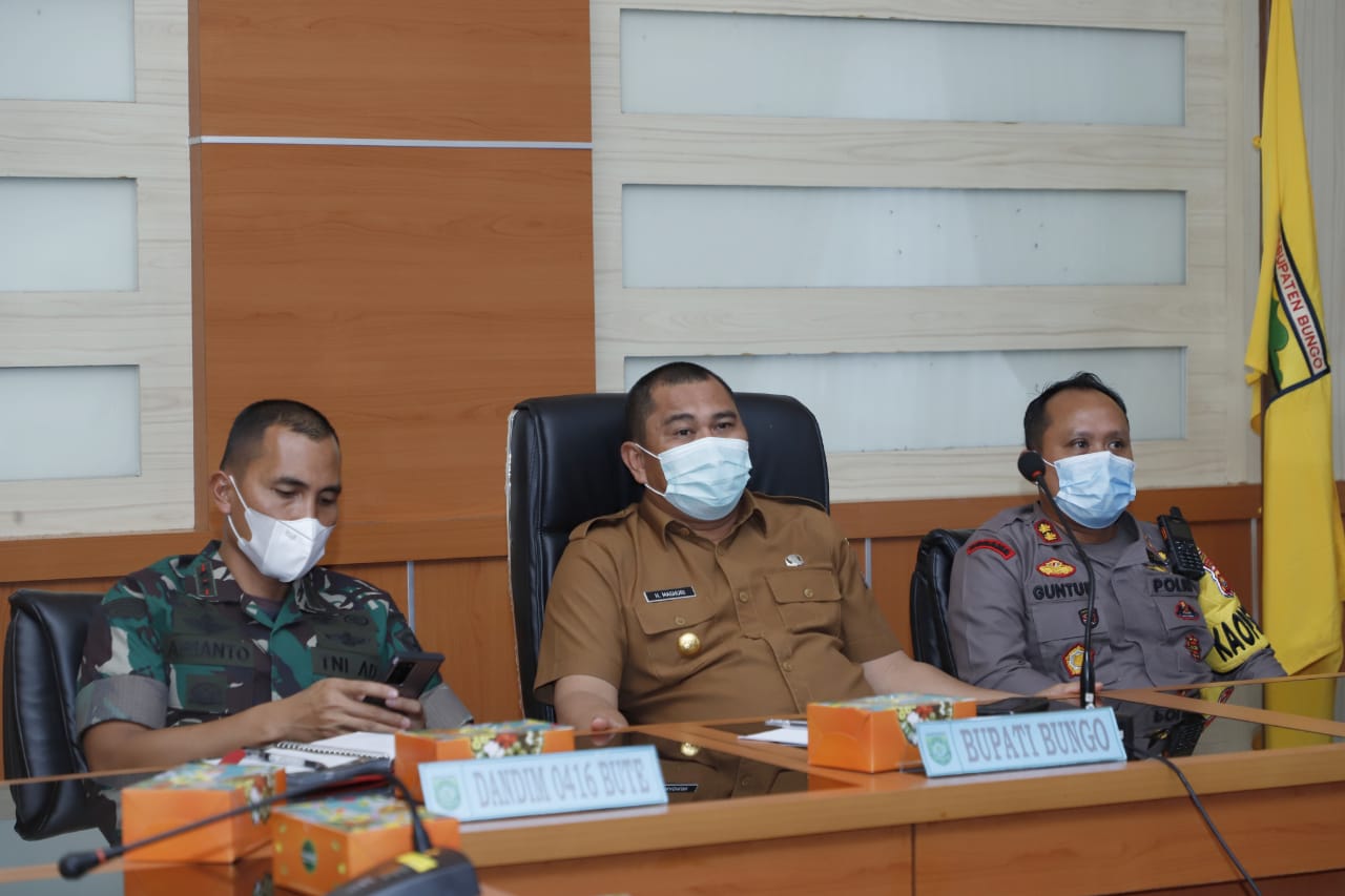 Bupati Bungo Ikuti Zoom Meeting Bersama Presiden Jokowi Bahas Penangganan Virus Varian Baru Omicron