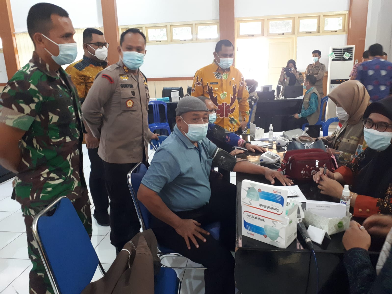 Pantau Vaksinasi ASN dan Honorer Dilingkup Pemkab Bungo Bupati :Sebagai Pelayanan Masyarakat Harus Ikut Vaksin