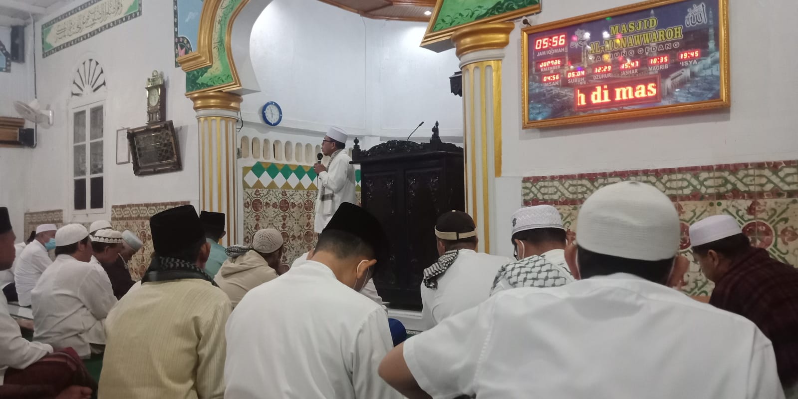 Pemkab Bungo Melaksanakan Rutinitas Basuh Berjamaah di Masjid Al-Munawwaroh Kelurahan Tanjung Gedang