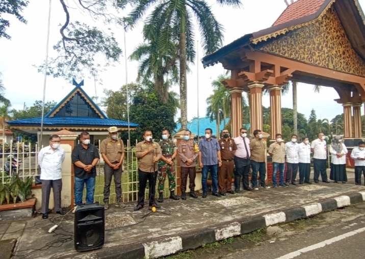 Didampingi Pemilik Sirkuit Suwarnadwipa Bupati Bungo Lepas Peserta Tribute to Camel Of Trophy 2022