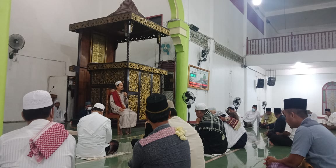 Pemkab Bungo Berjamaah Subuh”BASUH” Dimasjid  Agung Al-Mubarak