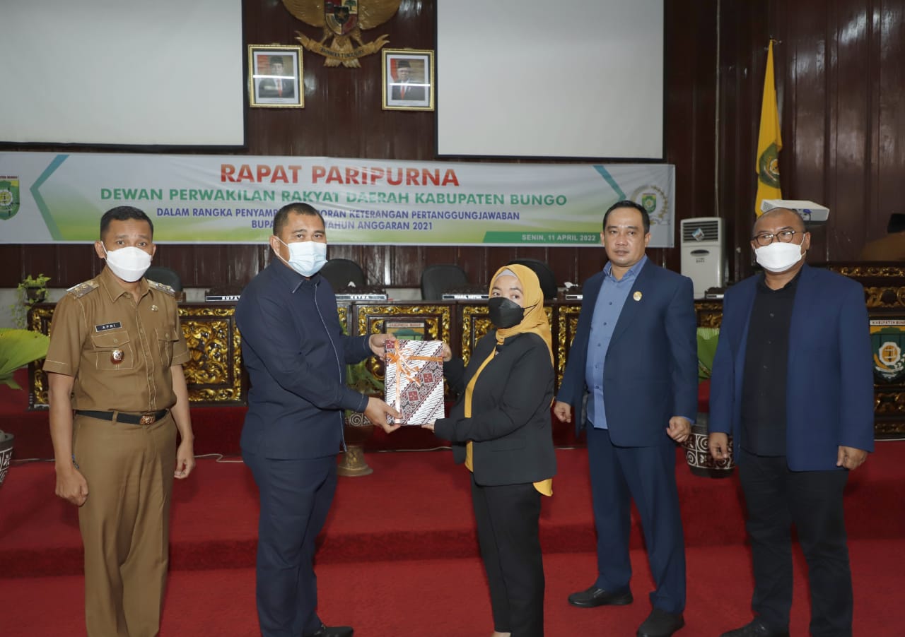Bupati Bungo Sampaikan LKPJ Tahun 2021 Dalam Rapat Paripurna DPRD Bungo