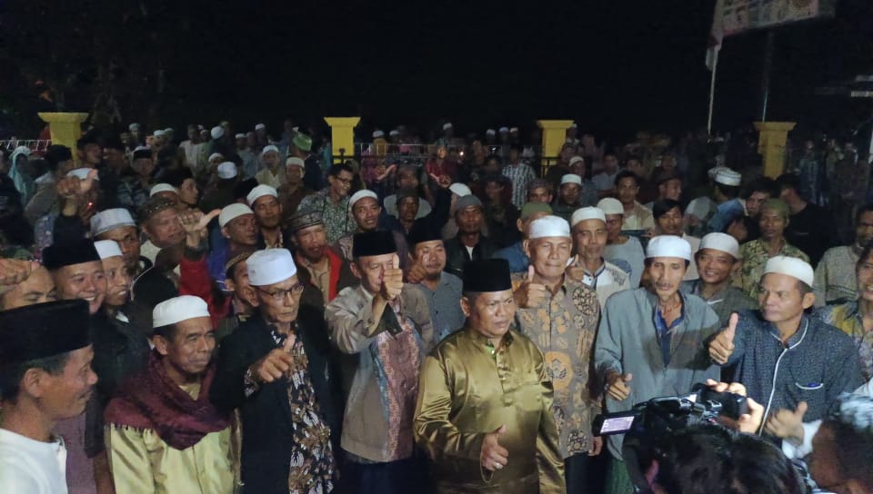 Luarbiasa Ratusan Emak-emak Serta Tokoh Masyarakat Dusun Bedaro Arak Musa Daftar Calon Rio