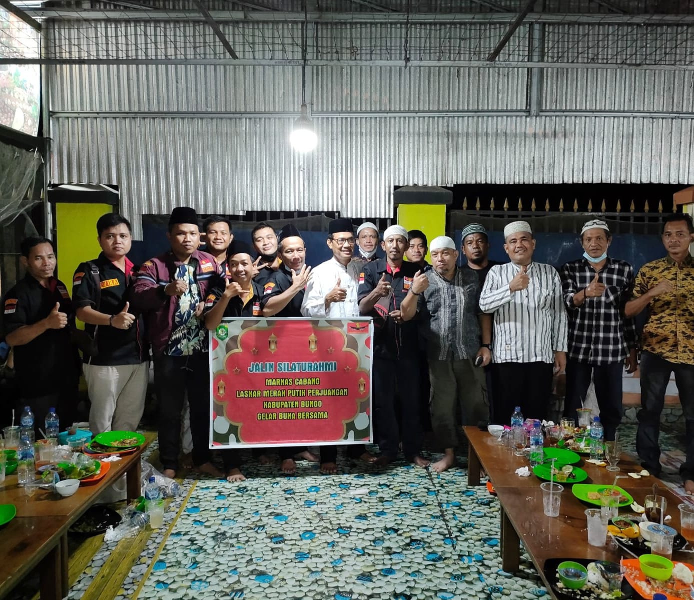 Jalin Silaturahmi,Marcab LMPP Bungo Gelar Buka Puasa Bersama Pengurus dan Anggota