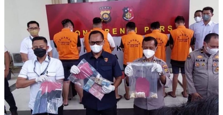 Amankan 1,6 Kg Emas,Ditreskrimsus Polda Jambi Tangkap 5 Pelaku Penambang Emas Ilegal Dibungo