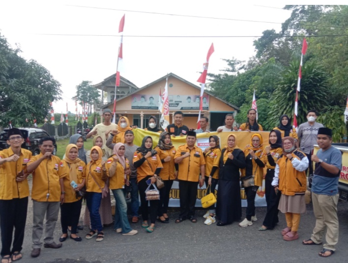Rajut Kebersamaan,Pengurus DPC Partai Hanura Bungo Bersama Ketua DPD Provinsi Jambi Bagi Takjil Gratis Serta Buka Puasa Bersama