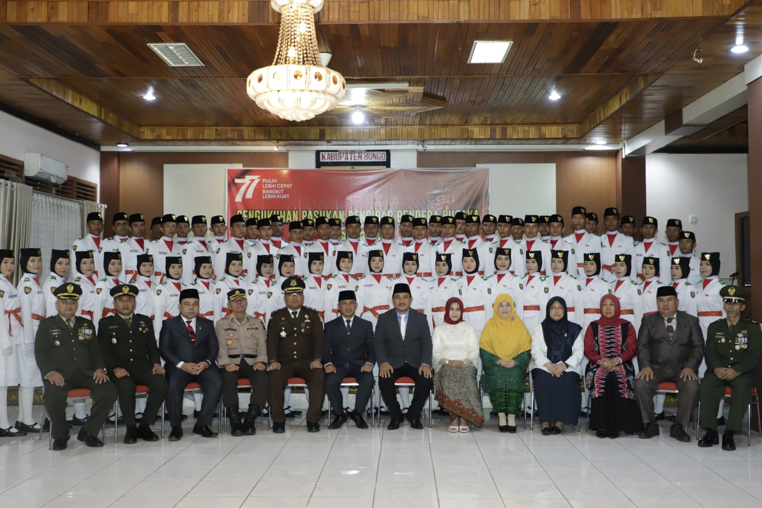 70 Anggota Paskibraka HUT Kemerdekaan RI Ke-77 Resmi Dikukuhkan Oleh Bupati Bungo