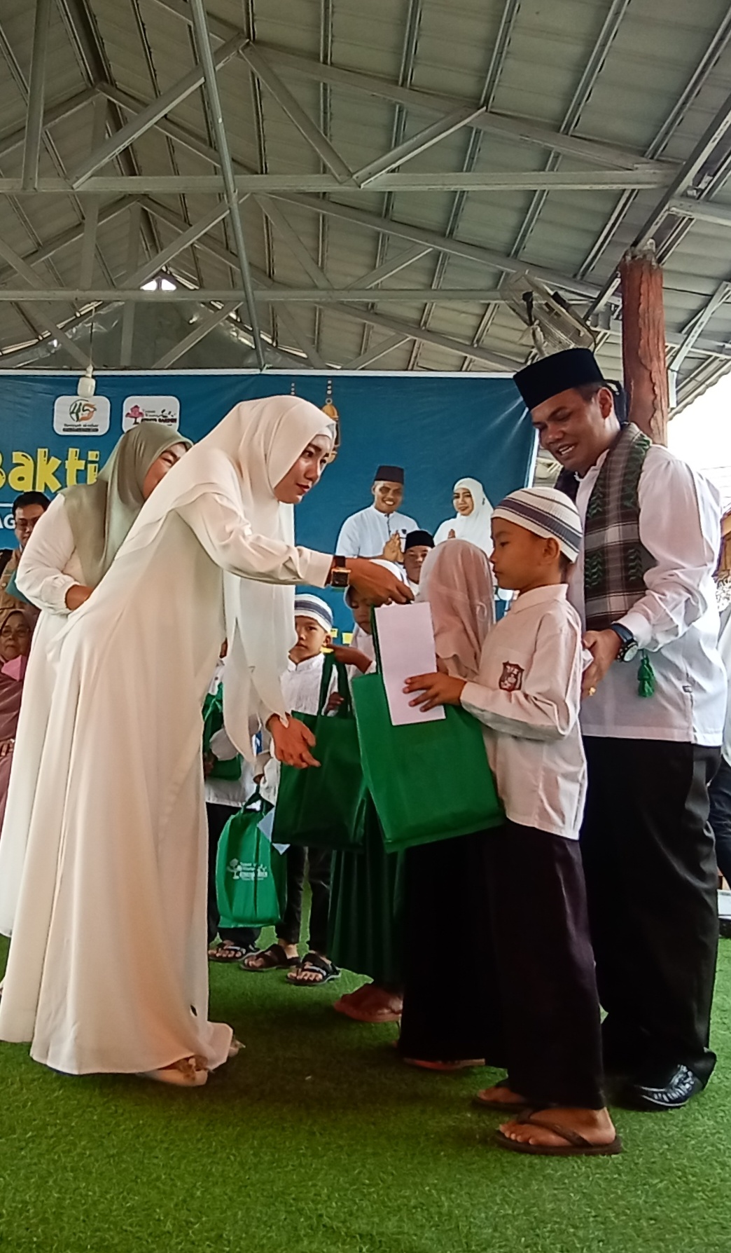 Gelar Baksos Dalam Rangka Anniversary Athaya Garden Ke-2 Begini Ungkapan Brigpol Maidani Kepada Ratusan Anak Yatim dan Dhuafa