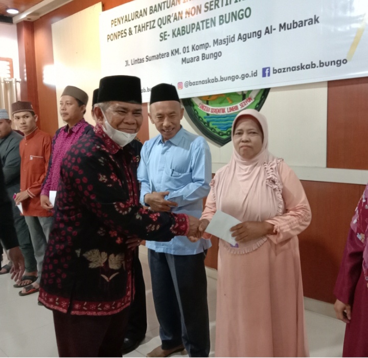 BAZNAS Bersama Pemda Bungo Salurkan Bantuan Insentif Guru Honorer Ponpes,Tahfiz Qur’an Non Sertifikasi  dan Inpansing Se-Kabupaten Bungo
