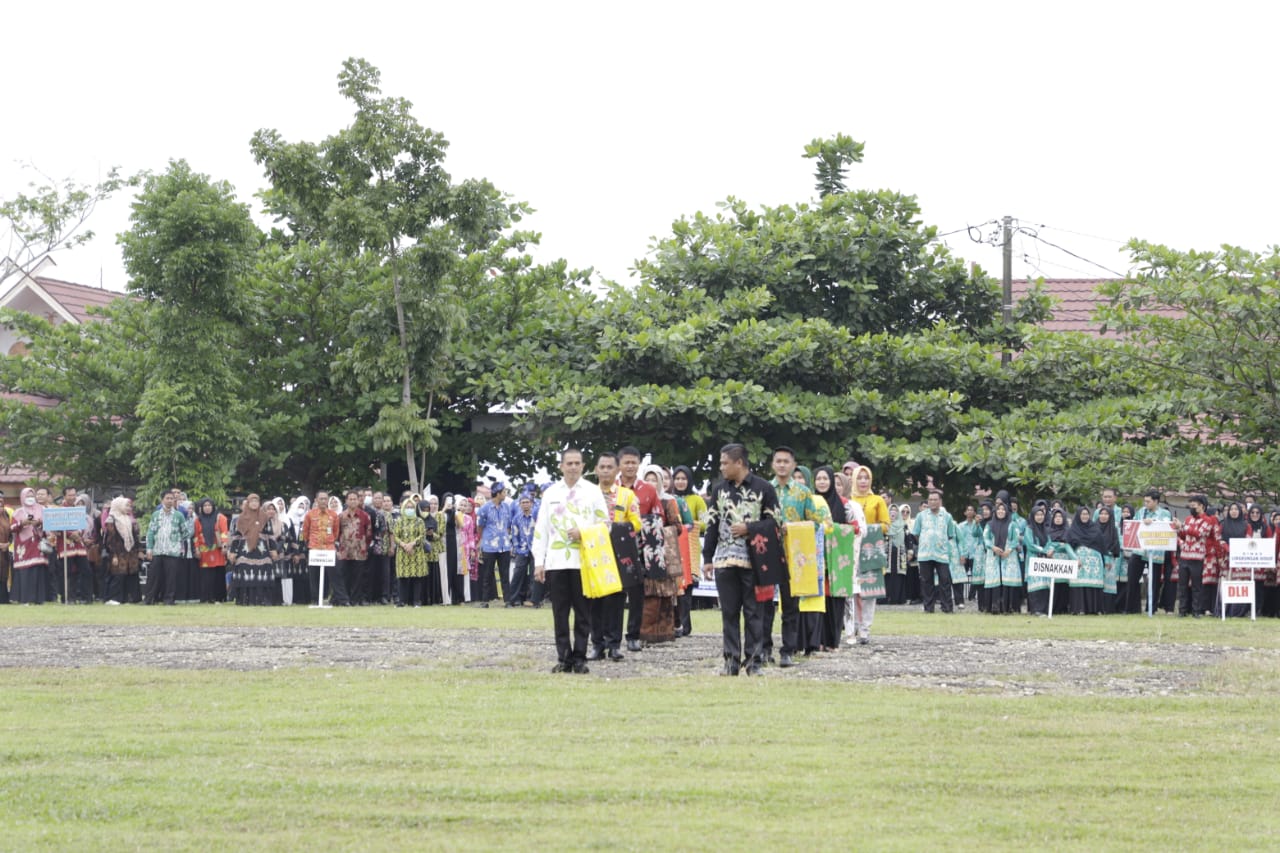 Peringati Hari Batik Nasional,Pemkab Bungo dan Seluruh ASN  Turut Ramaikan Parade Pakaian Batik