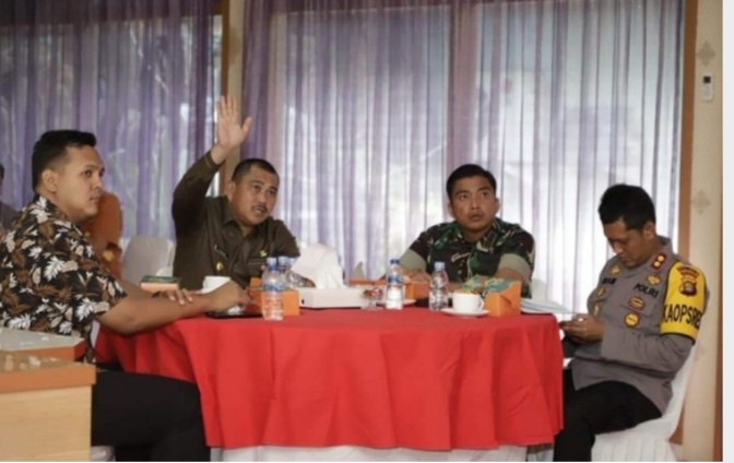 Bupati Bungo H.Mashuri SP.ME Bersama TPID Gelar Rapat Evaluasi Pengendalian Inflasi