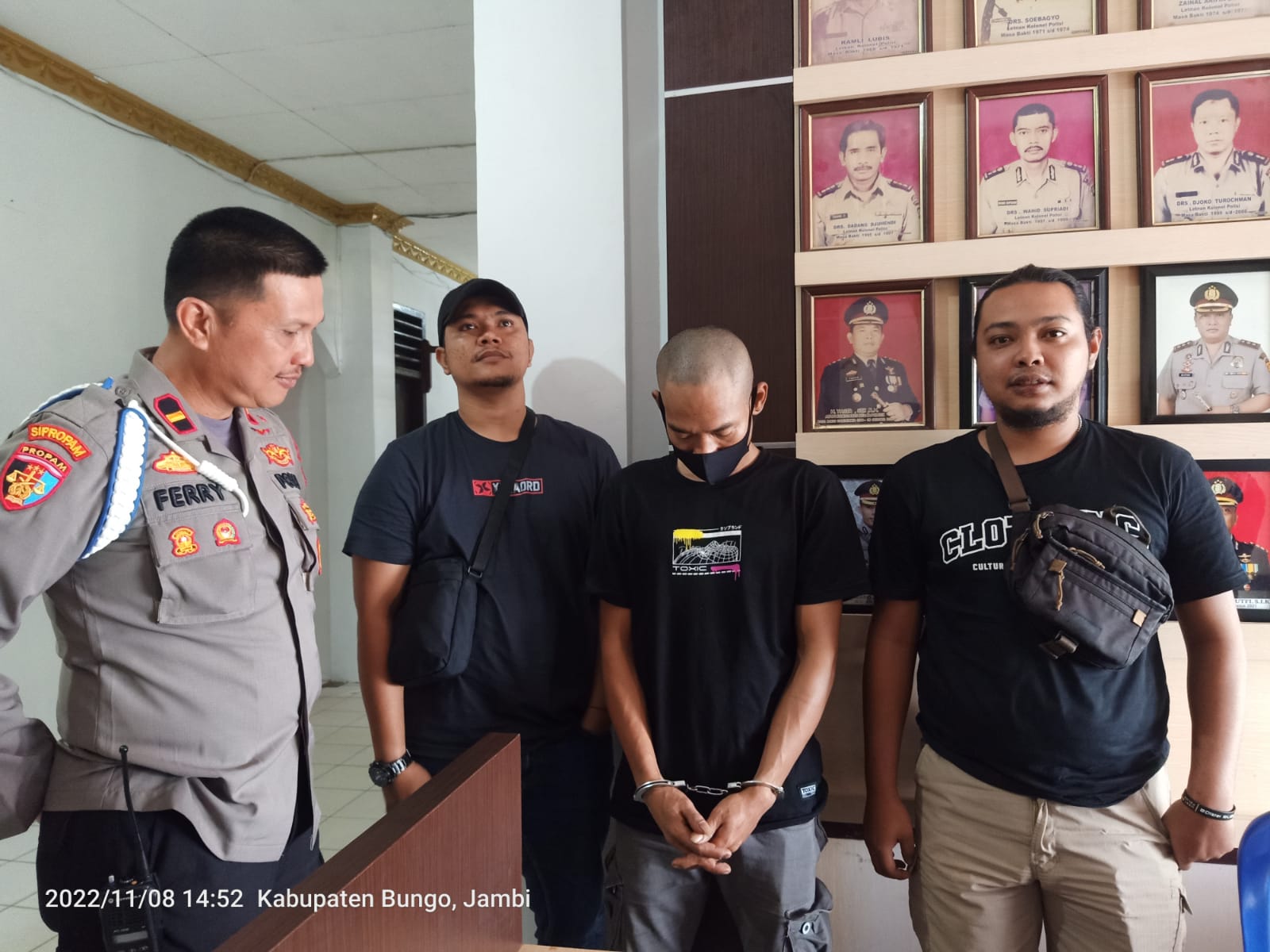 Tikam Pacar 7 Kali Tusukan Hingga Tewas,Pelaku Menyerahkan Diri Kepolres Bungo