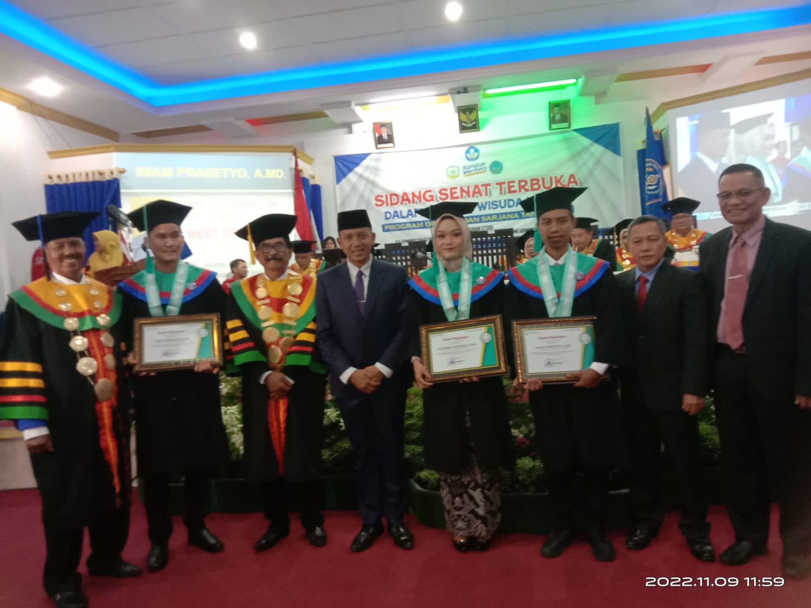 Sidang Senat Terbuka Wisuda Ke-40 IAK Setih Setio Muara Bungo Berlangsung Sukses dan Meriah