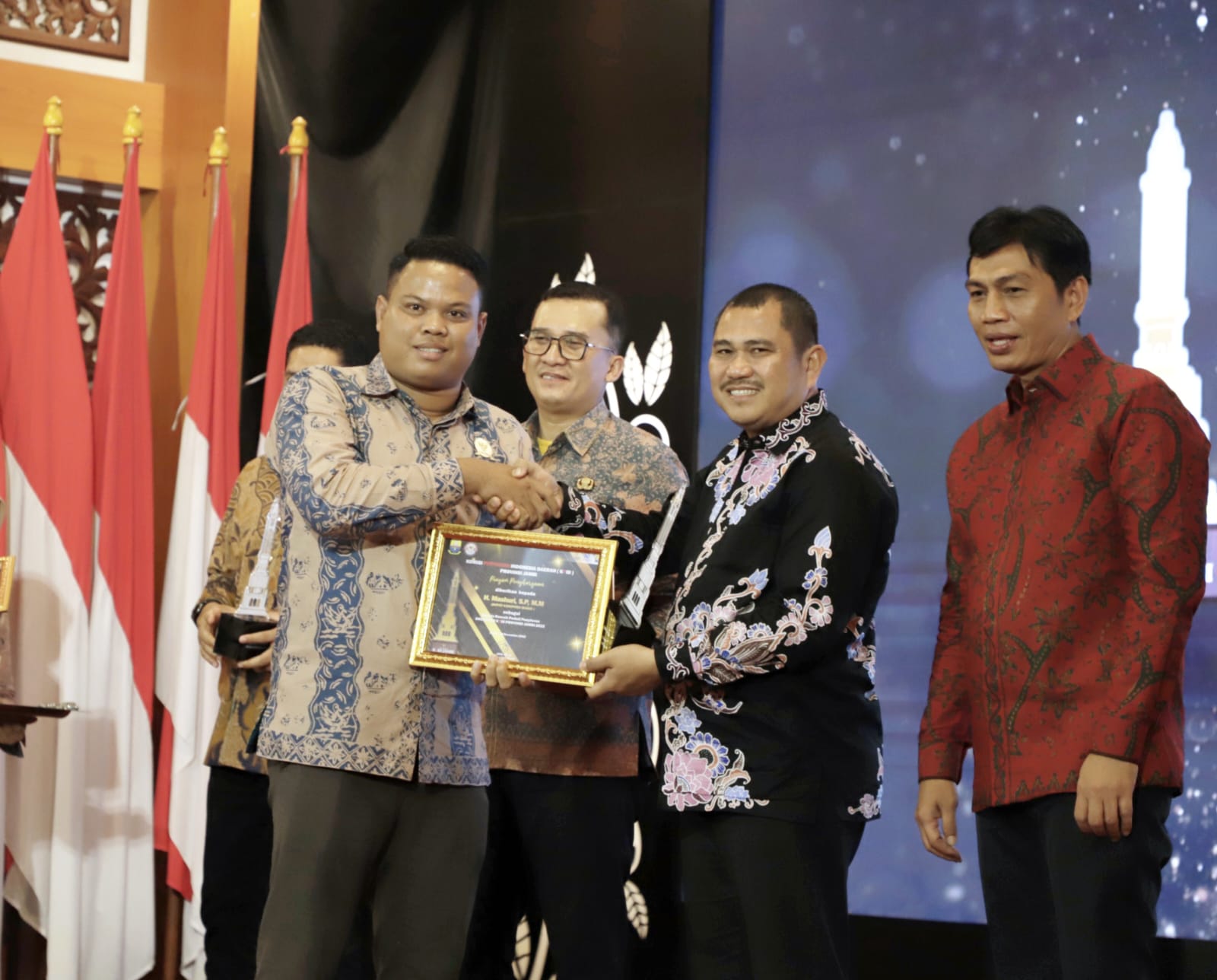 Bupati Bungo Terima Penghargaan KPID Award Sebagai Kepala Daerah Peduli Dunia Penyiaran