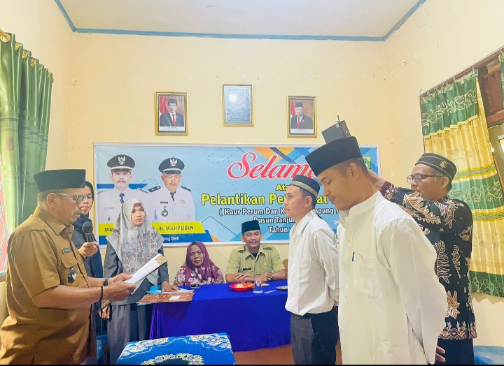 H.Mahyudin Rio Dusun Tanjung Belit Lantik 2 Perangkat Dusun Ini Harapannya