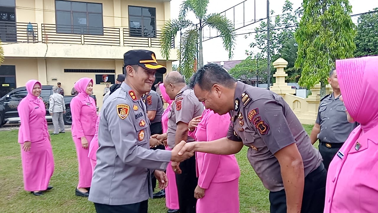Kapolres Pimpin Upacara Kenaikan Pangkat 47 Personel Dijajaran Polres Bungo