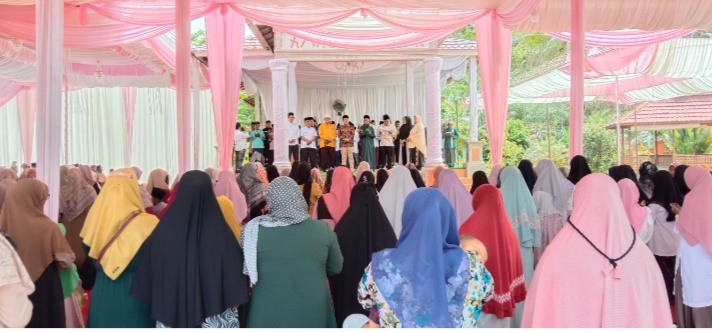 Ratusan Jamaah Berpakaian Muslim dan Muslimah Padati Taman Athaya Garden,Maidani Ajak Generasi Milenial Bershalawatan