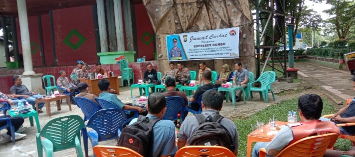 Kapolres Bungo Terima Curhatan Warga dan Pedagang Dilapangan Pusparagam Semagor Dalam Program “Jumat Curhat”