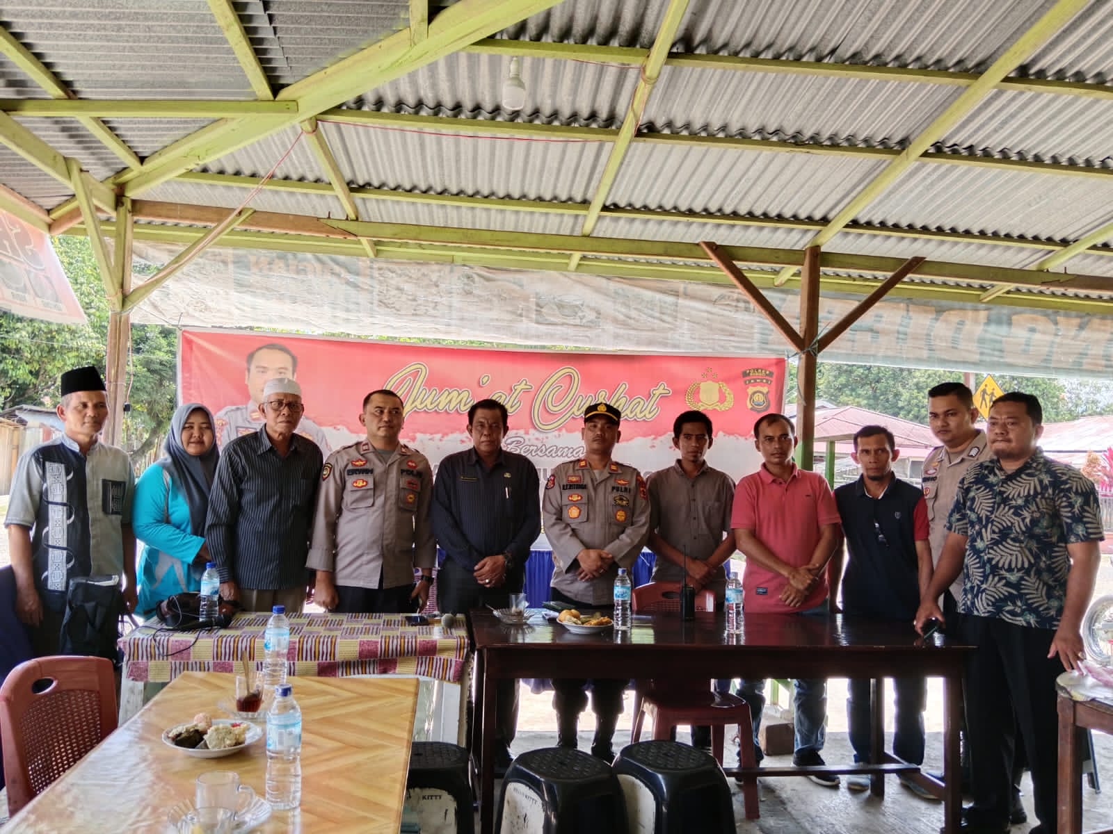 Lewat “Jumat Curhat”Kapolsek Muara Bungo Serap Keluhan Warga Dusun Sungai Arang dan Berikan Solusi