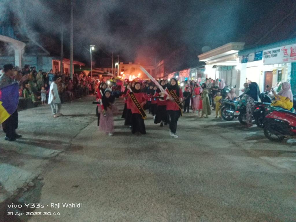 Sambut Hari Raya Idul Fitri 1444 H,Ratusan Warga Dusun Senamat Gelar Pawai Obor dan Takbir Keliling