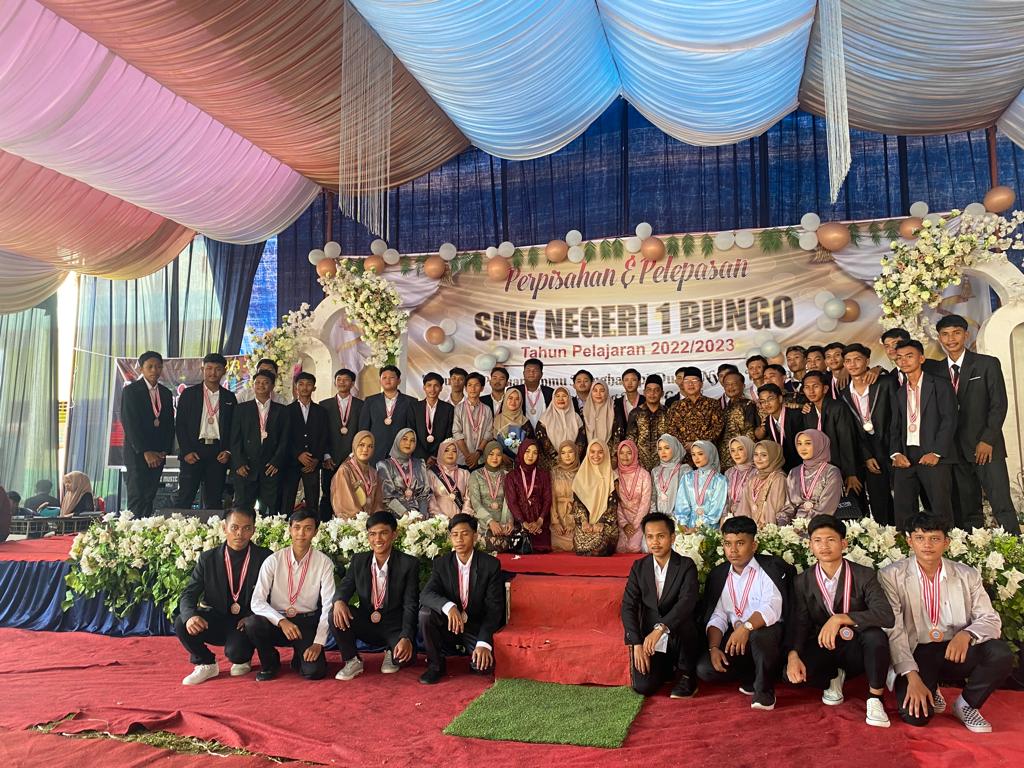 Perpisahan dan Pelepasan Siswa/i Kelas XII SMK Negeri 1 Bungo Berlangsung Sukses dan Meriah