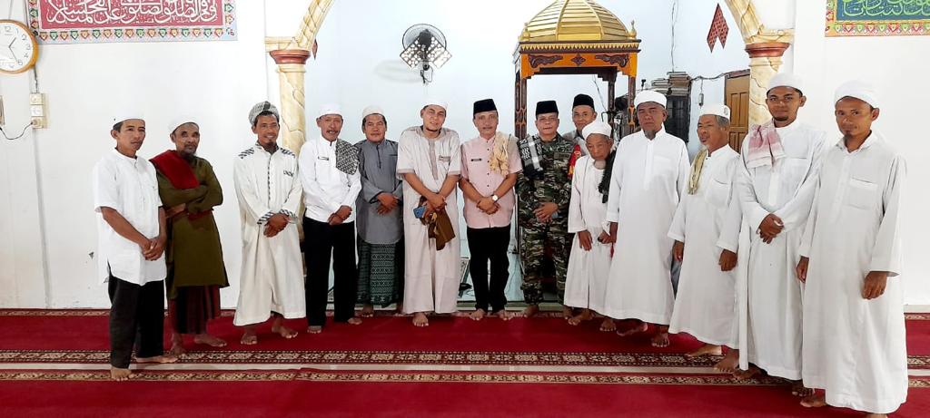 Matangkan Persiapan Pelaksanaan MTQ,PLT.Camat Pelepat Syafrizal Melaksanakan Sholat Jumat dan Silahturahmi Bersama Masyarakat Dusun Sungai Beringin
