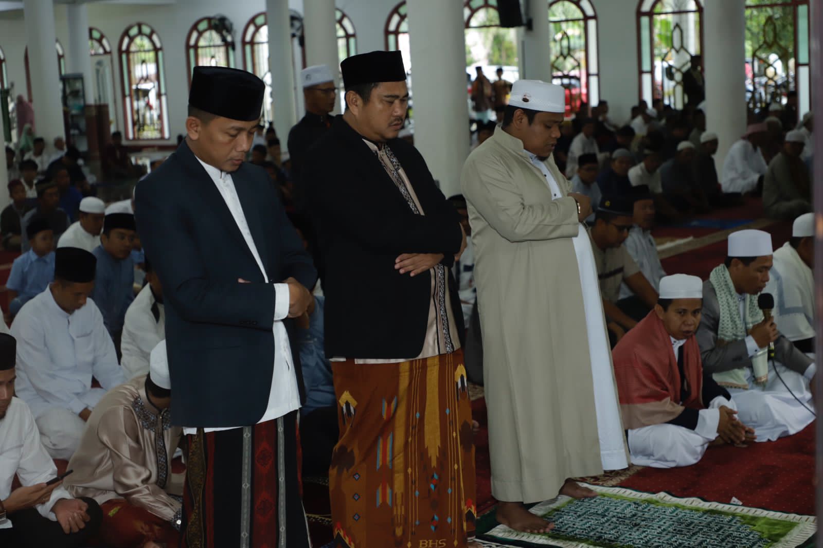 Bupati dan Wakil Bupati Bungo Melaksanakan Sholat Idul Adha 1444 H di Masjid Agung Al-Mubarak