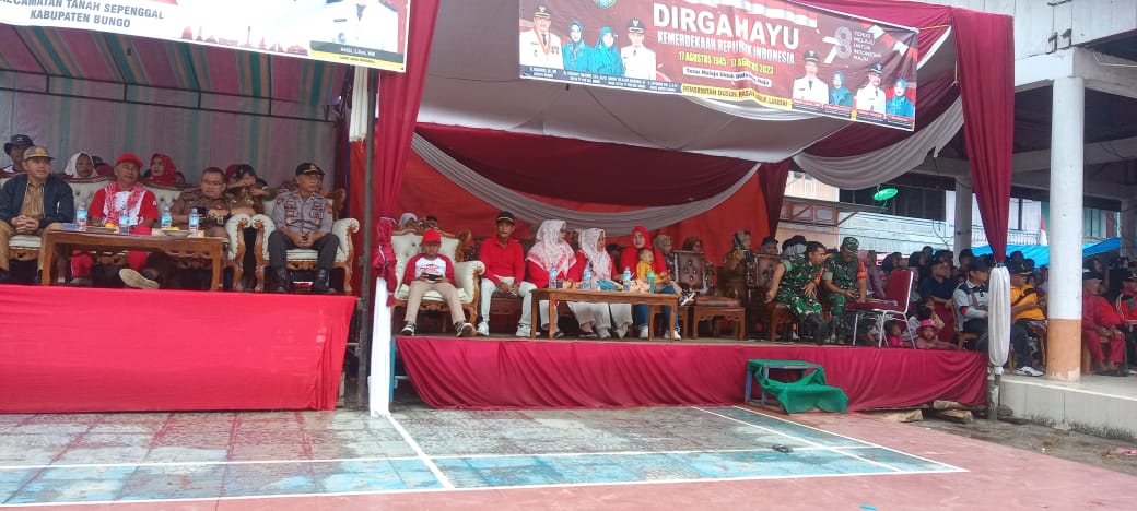 Meriahkan HUT RI Ke-78,Kecamatan Tanah Sepenggal Gelar Pawai Pembangunan