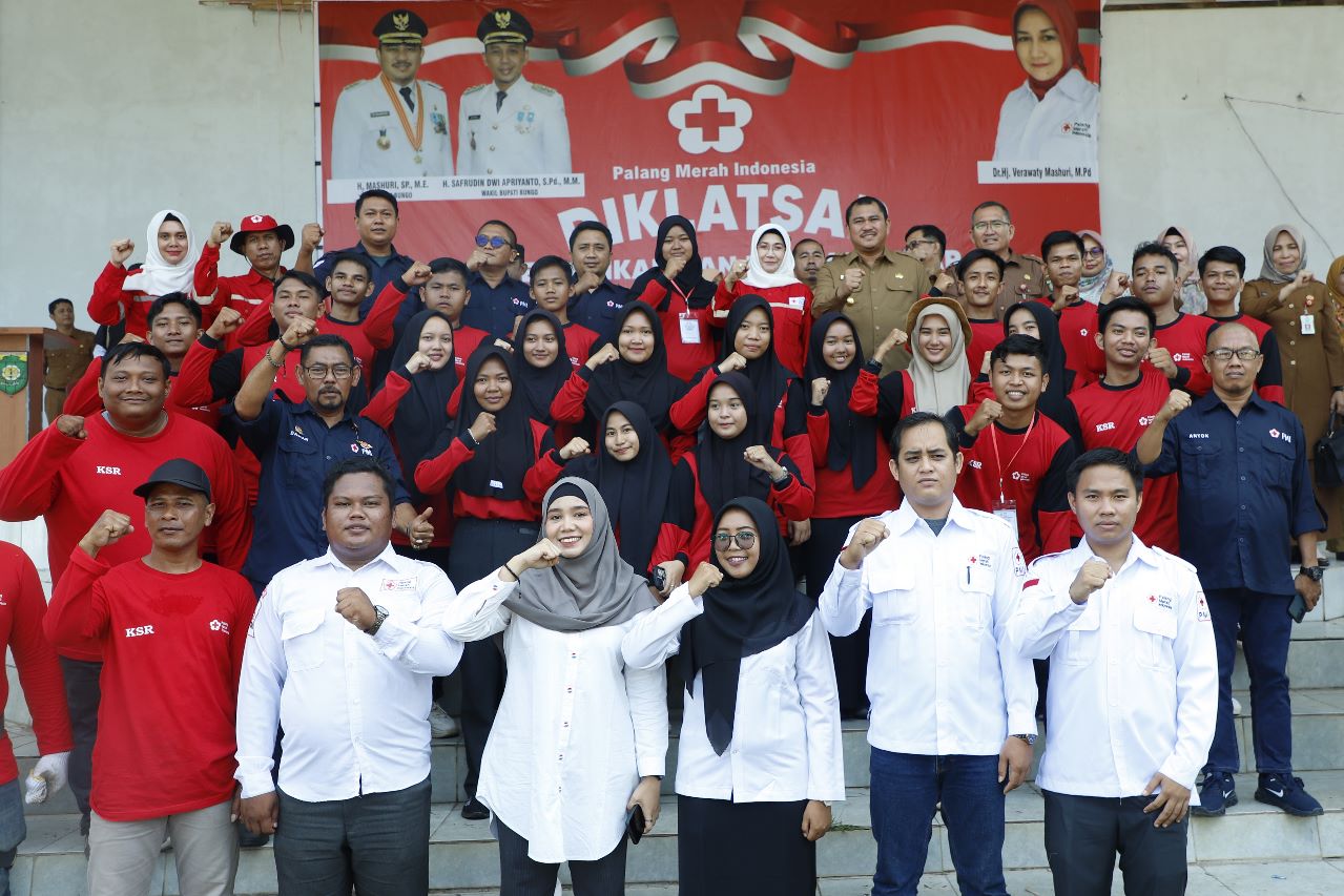 Bupati Bungo Dampingi Ketua PMI Buka Diklat KSR PMI Tingkat Perguruan Tinggi