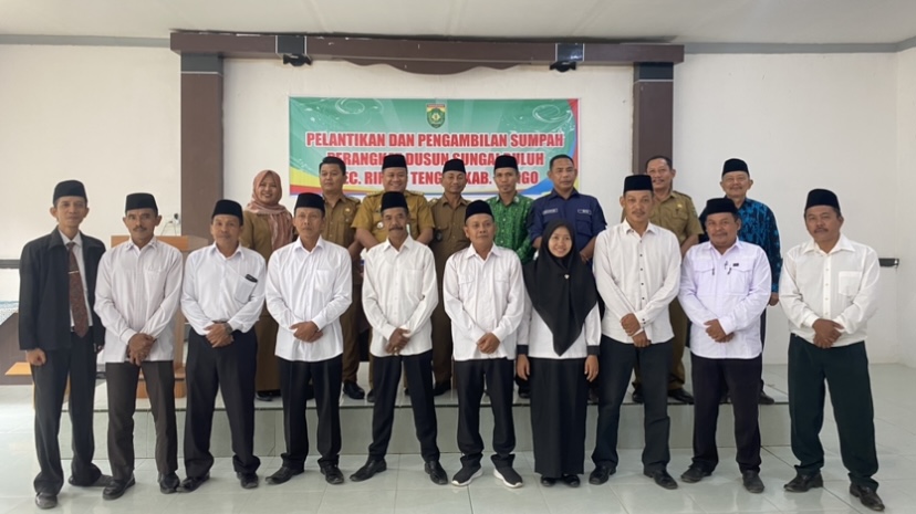 Camat Rimbo Tengah Hadiri Pelantikan dan Pengambilan Sumpah Perangkat Dusun Sungai Buluh di Kecamatan Rimbo Tengah