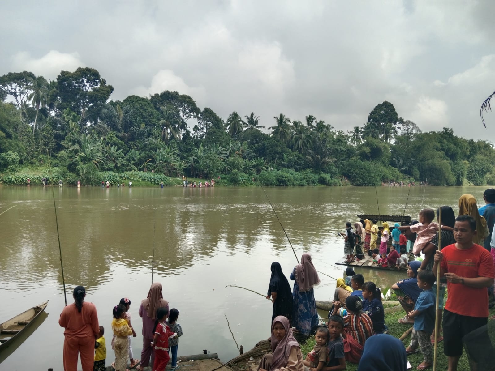 Berlangsung Meriah,Pembukaan Lubuk Larangan Sanggam Dusun Tanjung Disambut Antusias Oleh Masyarakat