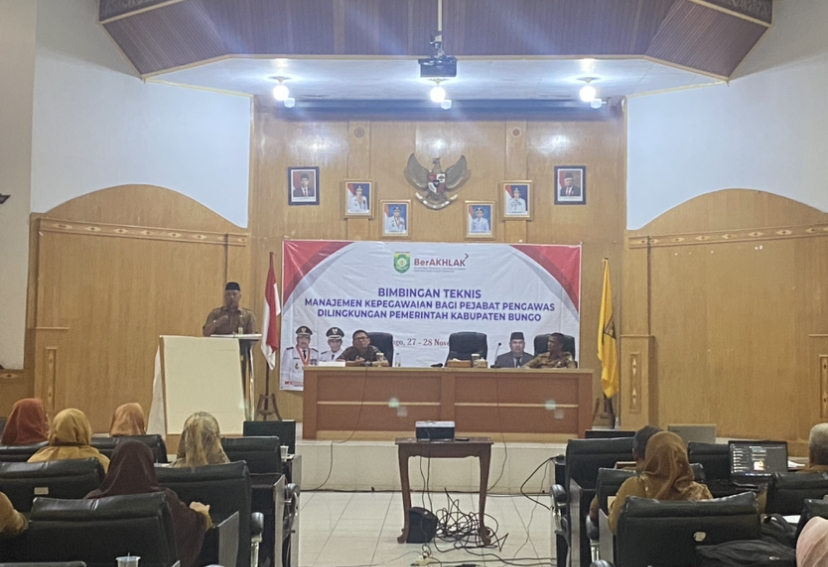 Penutupan Bimtek Manajemen Kepegawaian Bagi Pejabat Pengawas Dilingkungan Pemkab Bungo Yang Digelar Oleh BKPSDM Berlangsung Sukses dan Lancar