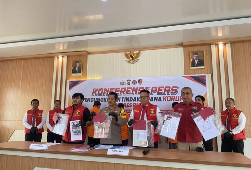 Gelar Konfrensi Pers,Polres Bungo Berhasil Ungkap Kasus Tipidkor Melibatkan Oknum Rio dan Perangkat Desanya Atas Kasus Pungli Sertifikat Tanah PTSL