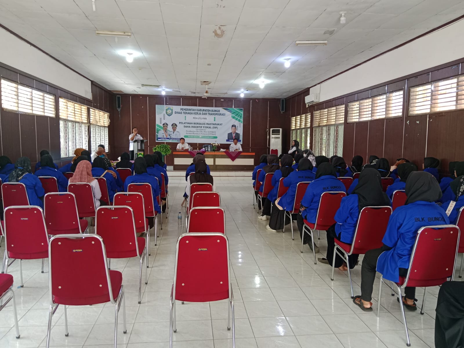 Disnaker dan Transmigrasi Melalui UPT BLK Bungo Resmi Menutup Kegiatan PBM DIF Pembuatan Roti dan Asisten Pembuat Pakaian