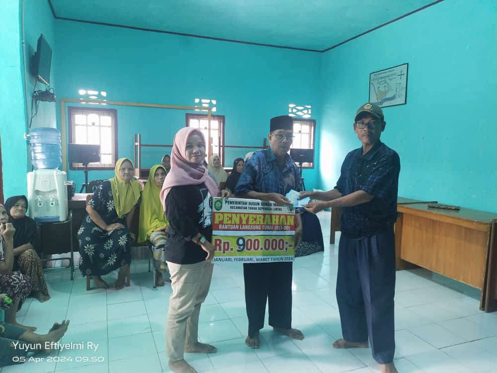 Jelang Hari Raya Idul Fitri 1445 H,Pemdus Sungai Mancur Serahkan BLT-DD Tahun Anggaran 2024 Kepada 22 KPM